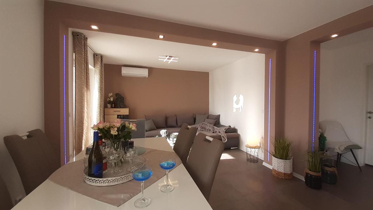 Villa Elke Maria With Overflow Pool And Hydromassage Novigrad Istria 외부 사진