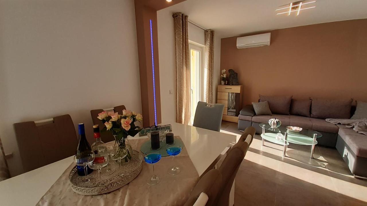 Villa Elke Maria With Overflow Pool And Hydromassage Novigrad Istria 외부 사진