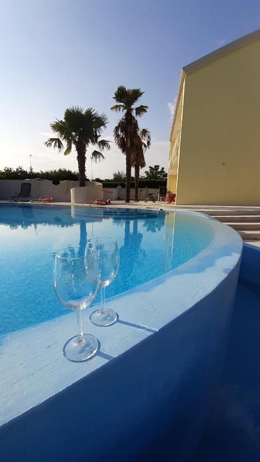 Villa Elke Maria With Overflow Pool And Hydromassage Novigrad Istria 외부 사진