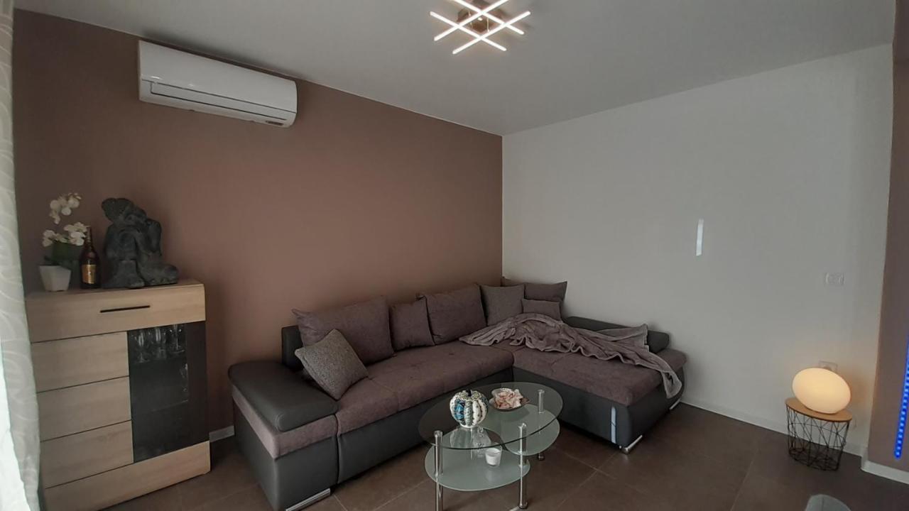 Villa Elke Maria With Overflow Pool And Hydromassage Novigrad Istria 외부 사진