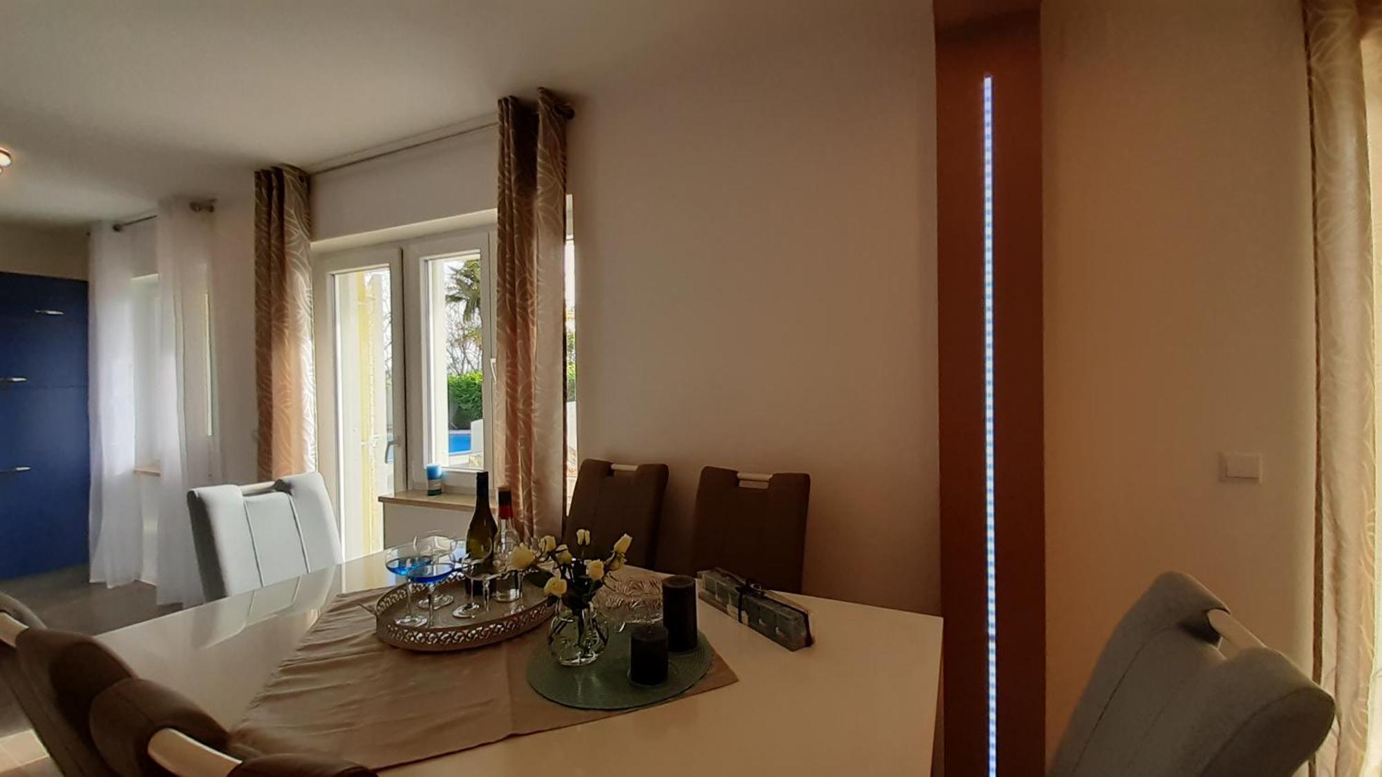 Villa Elke Maria With Overflow Pool And Hydromassage Novigrad Istria 객실 사진